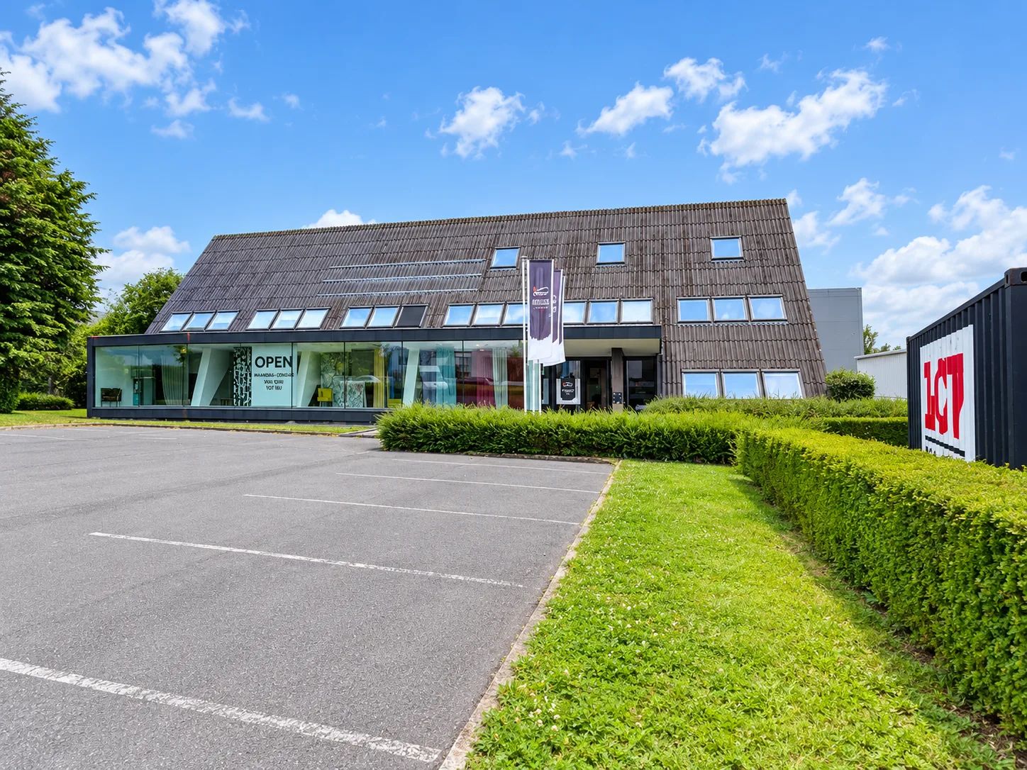 Business site Industriepark de Bruwaan 91 with showroom, warehouse, and offices in Oudenaarde.